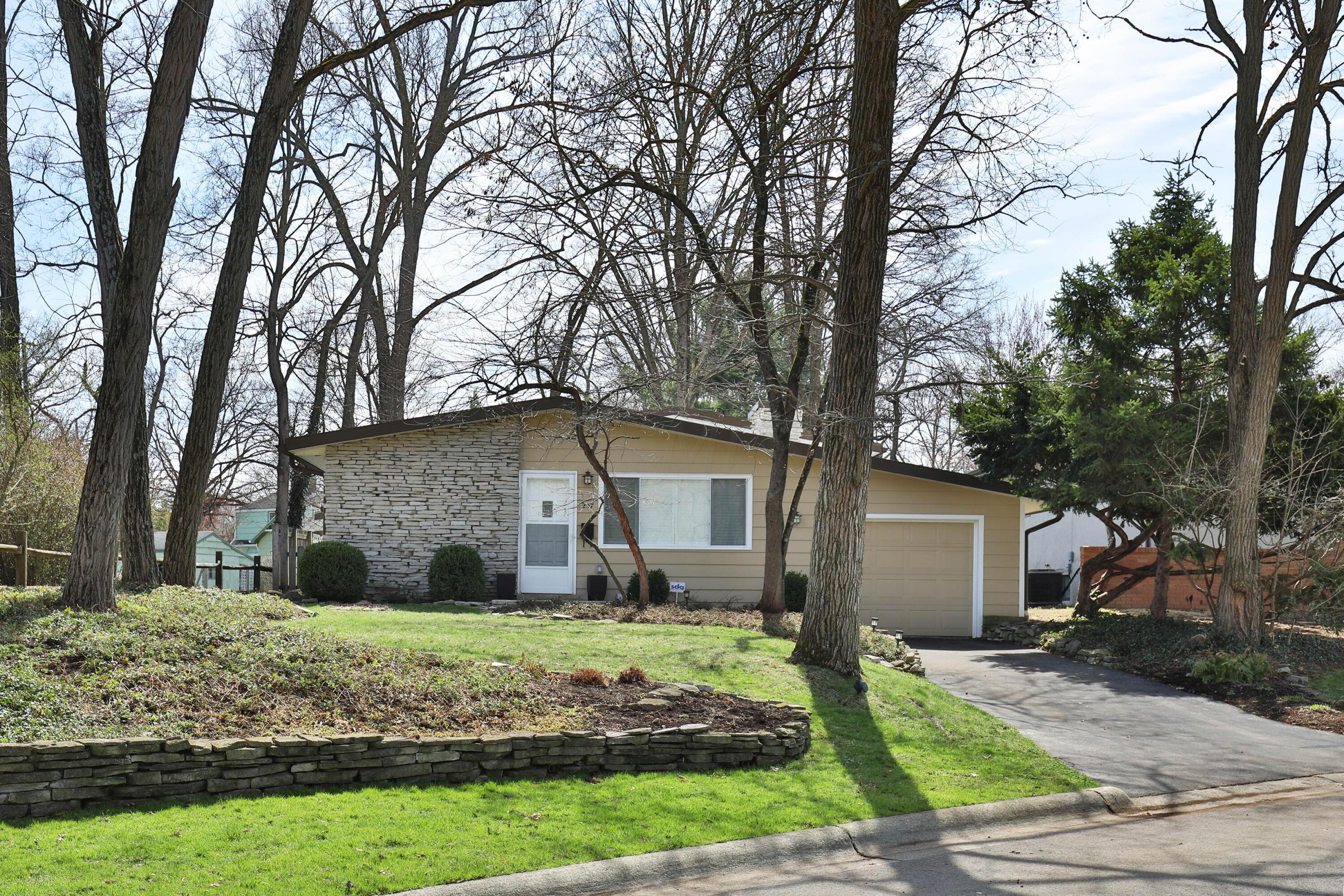 207 Lake Ridge Road Worthington, OH 43085 - Photo 1 of 60 Front