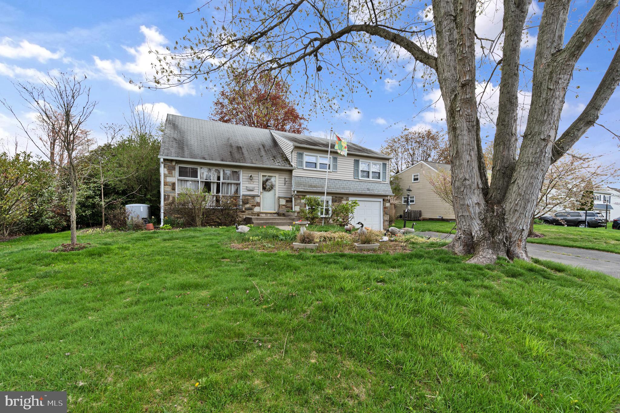 1037 Riviera Road Warminster, PA 18974 - Photo 3 of 28