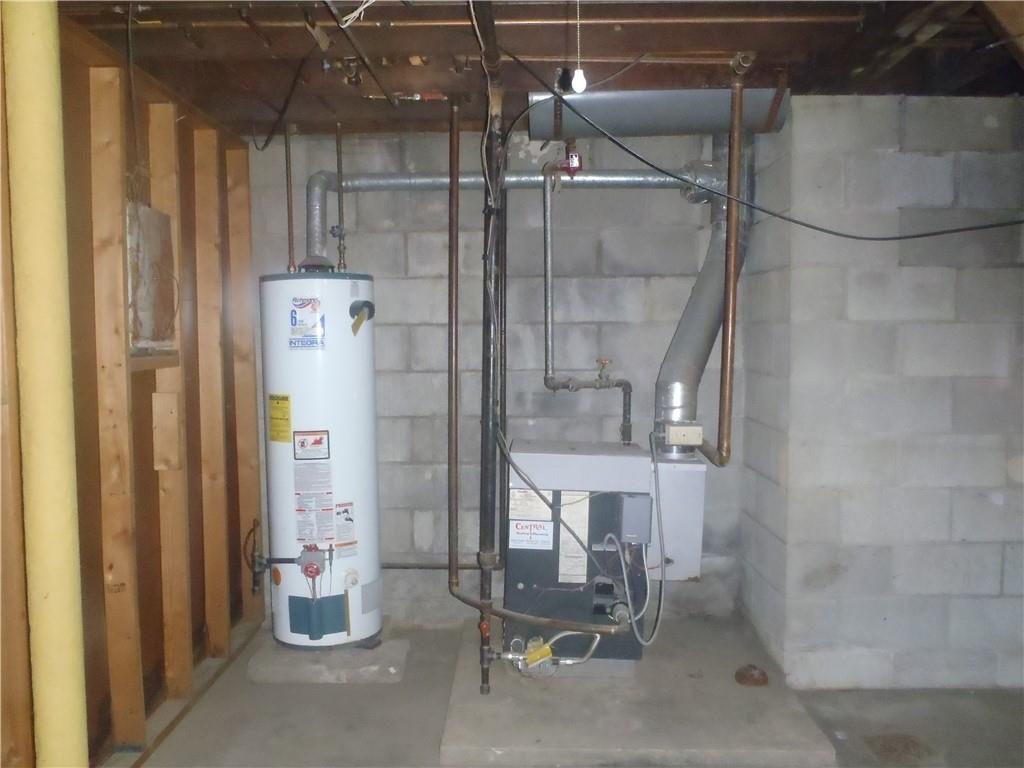 2614 Old Pittsburgh Road New Castle, PA 16101 - Photo 11 of 16 a bathroom with a shower