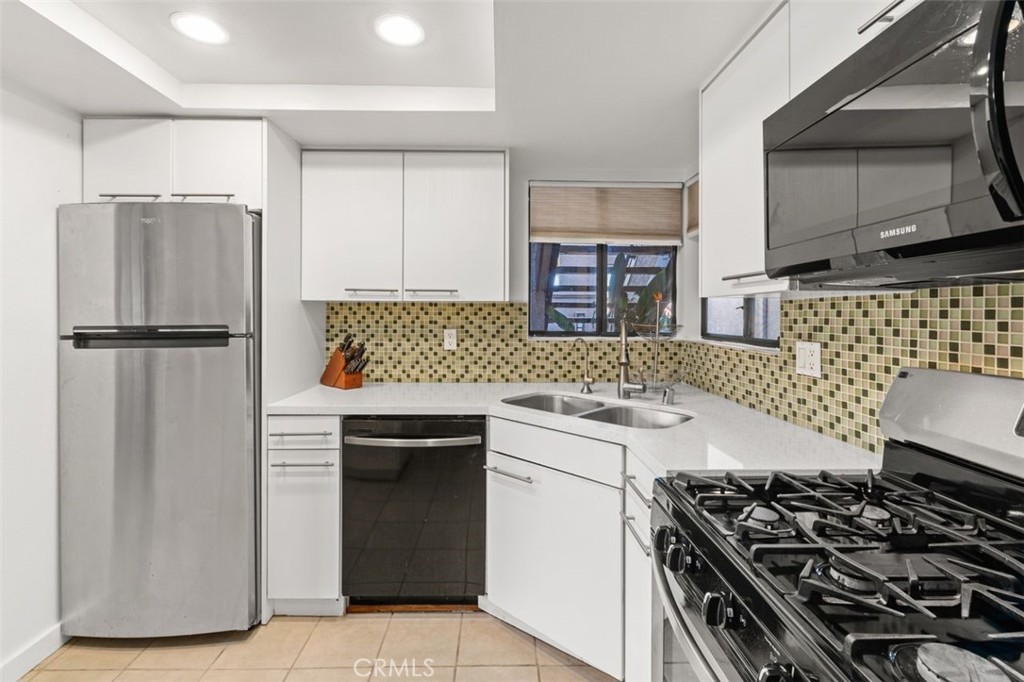 28101 Montecito, Unit 15 Laguna Niguel, CA 92677 - Photo 11 of 44 a kitchen with a stove and a refrigerator