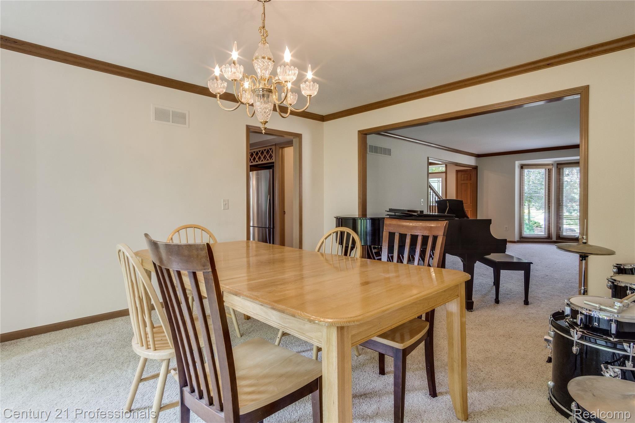 1059 Stony Pointe Boulevard Rochester, MI 48307 - Photo 29 of 74 Interiors (14 of 67).jpg