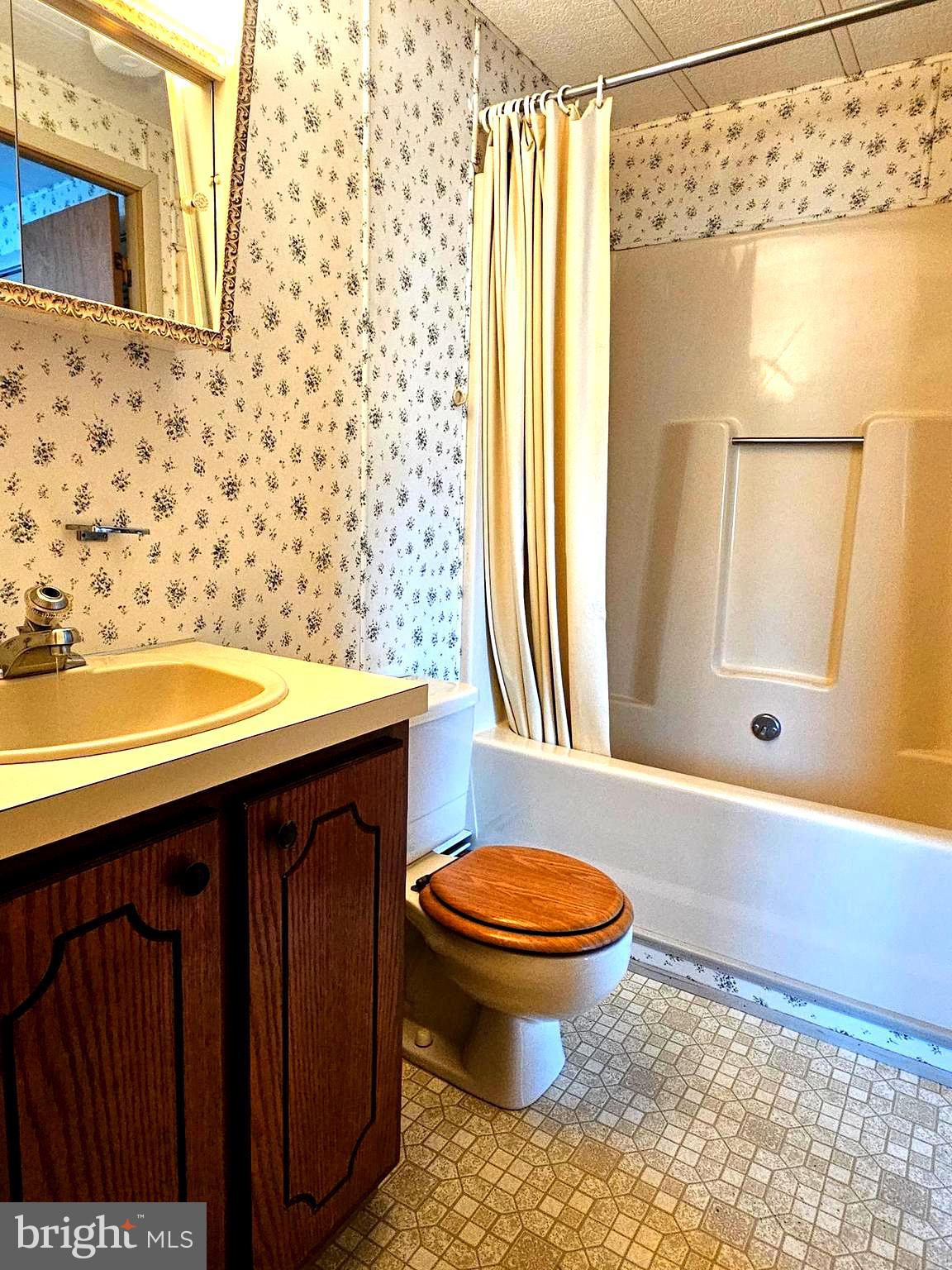 568 Miles Standish Lane Buena, NJ 08310 - Photo 7 of 19 a bathroom with a sink toilet and shower