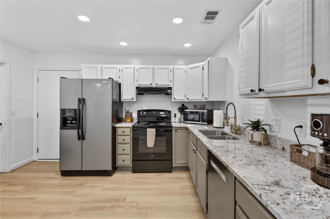 117 Longleaf Circle Pooler, GA 31322 - Photo 12 of 21 Spacious kitchen with plenty of counterspace