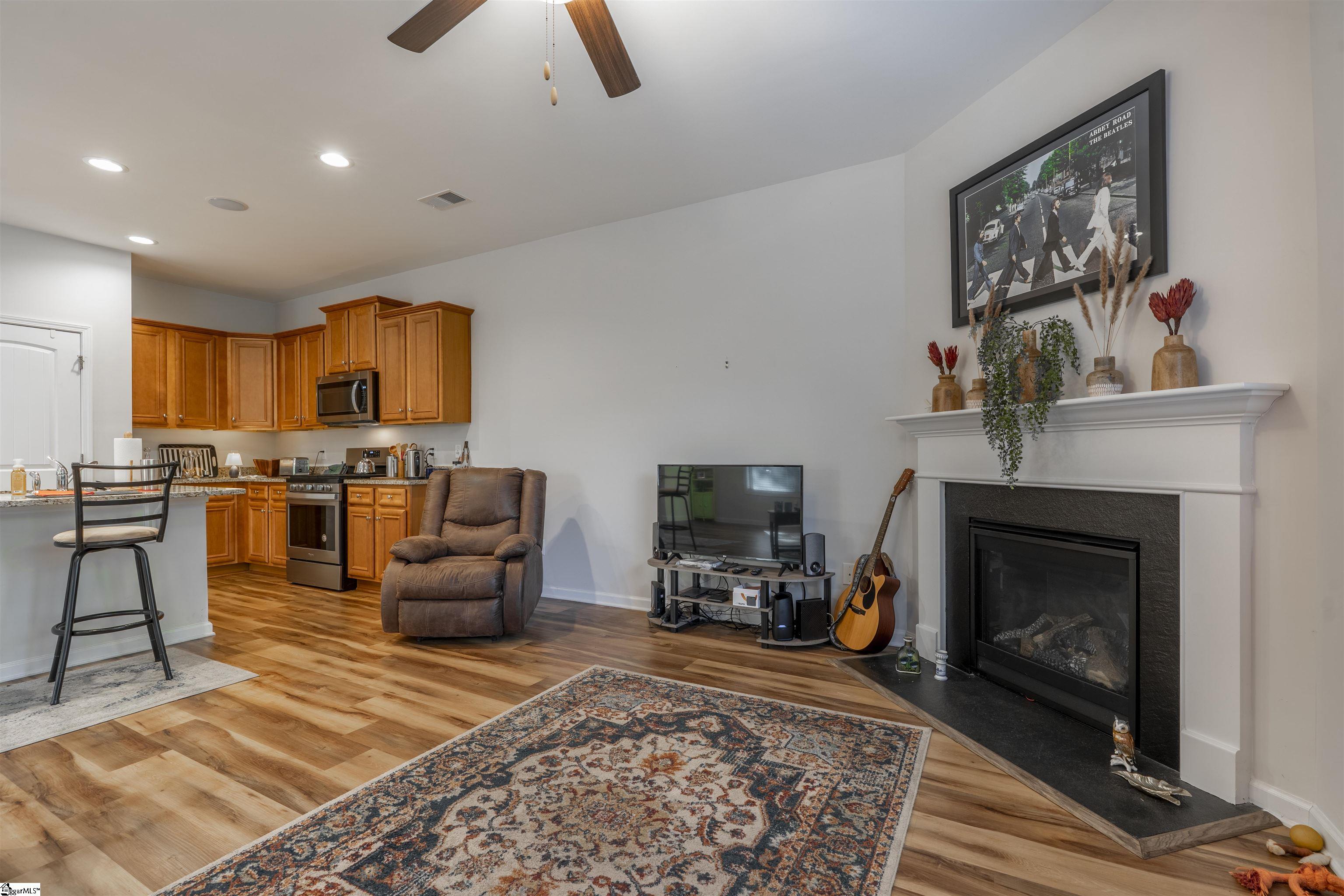 419 Cedar Blf Way Mauldin, SC 29662 - Photo 2 of 25