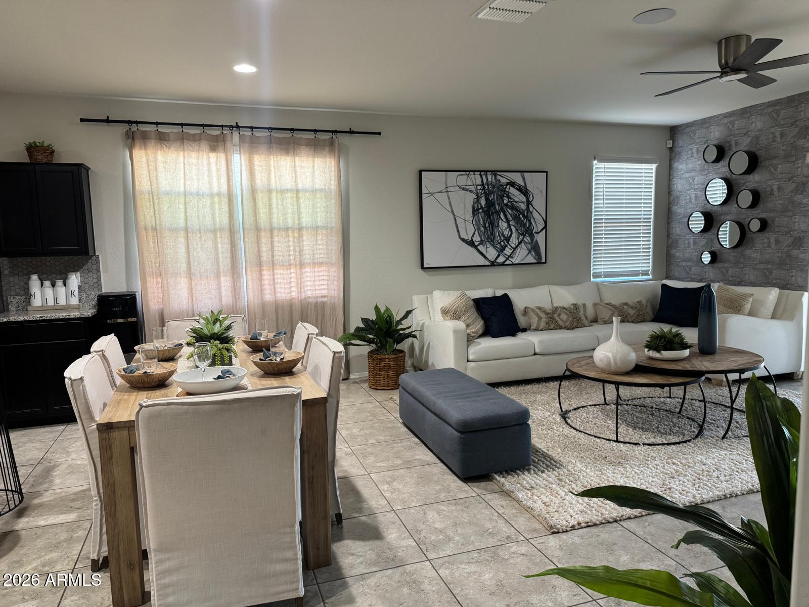 7851 West Riverside Avenue Phoenix, AZ 85043 - Photo 4 of 18 lvngrm