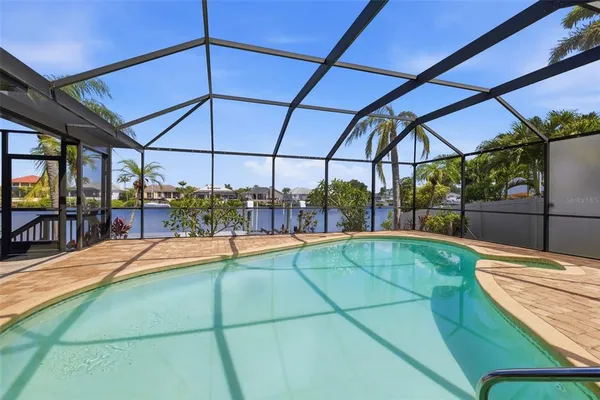 $924,000 | 831 Chipaway Drive, Apollo Beach, FL 33572