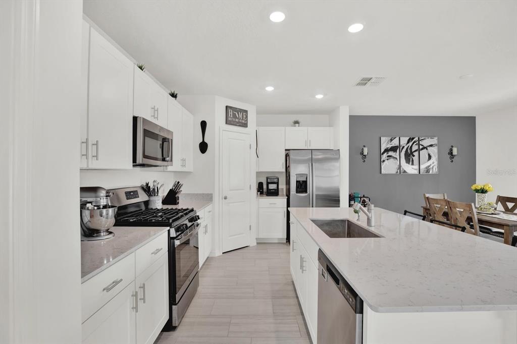 1726 Lanier Road Zephyrhills, FL 33541 - Photo 11 of 63