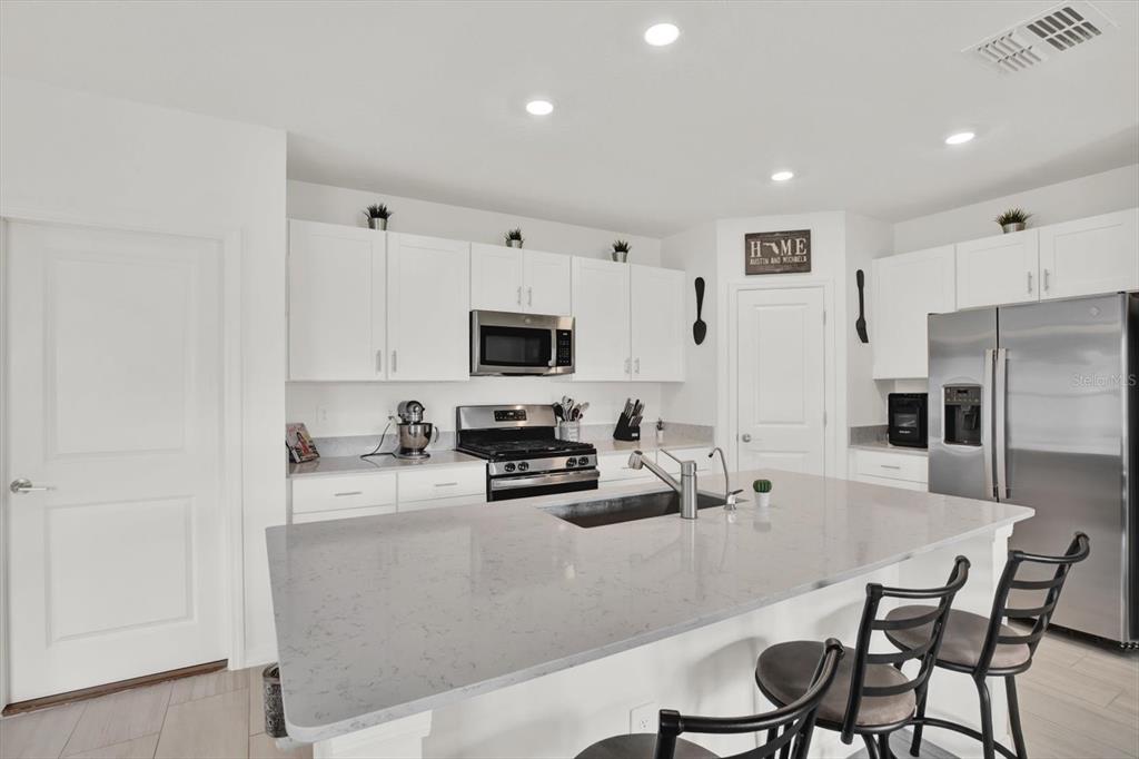 1726 Lanier Road Zephyrhills, FL 33541 - Photo 12 of 63