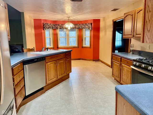 $625,000 | 1564 West County Road 1050 South, Cloverdale, IN 46120