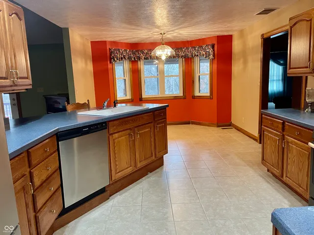 $625,000 | 1564 West County Road 1050 South, Cloverdale, IN 46120