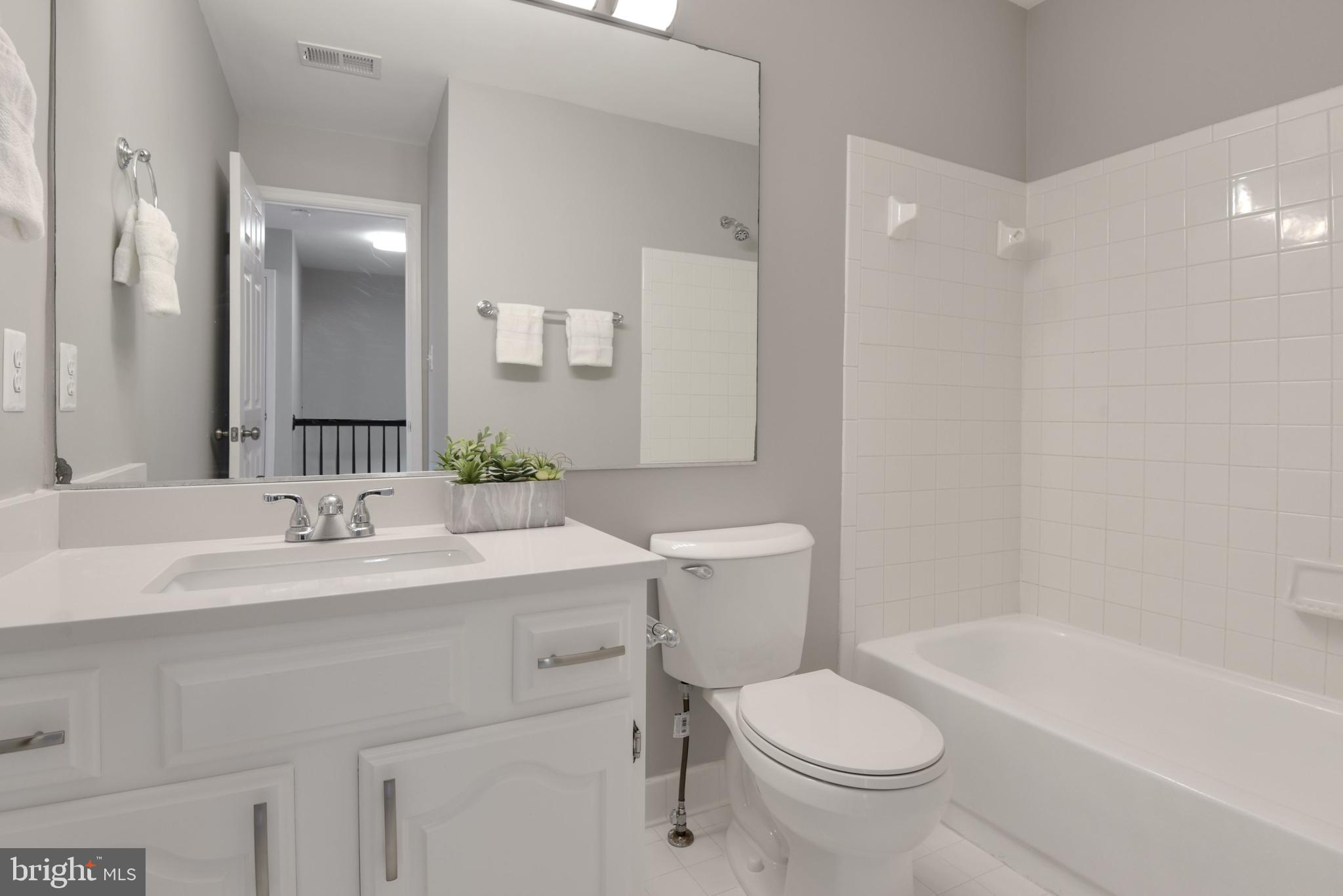 2819 Roesh Way Vienna, VA 22181 - Photo 26 of 64 2nd Bathroom on Upper Level w/new granite counter