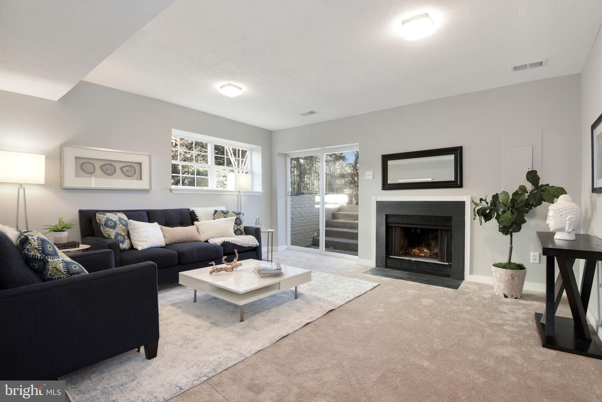 2819 Roesh Way Vienna, VA 22181 - Photo 32 of 64 Spacious Rec Room (4th BR?) w/ lots of light & FP