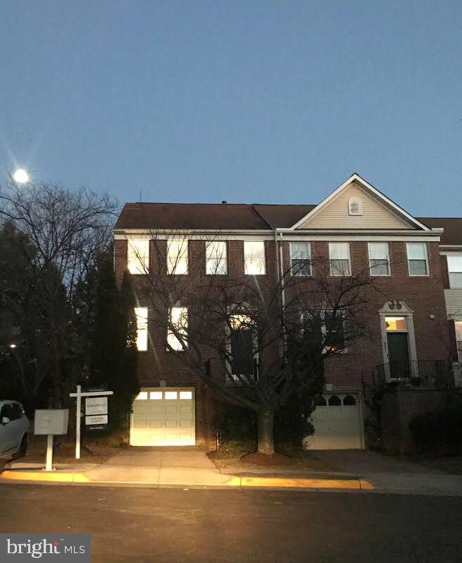2819 Roesh Way Vienna, VA 22181 - Photo 37 of 64 A view at dusk