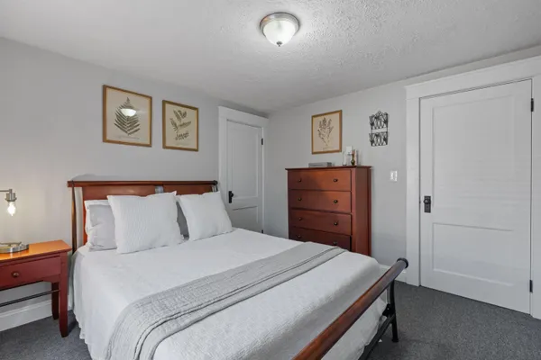 $2,100 | 65 South Elm Street, Unit 4, Manchester, NH 03103