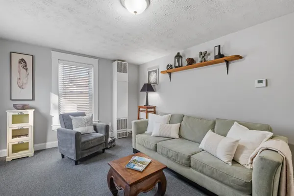 $2,100 | 65 South Elm Street, Unit 4, Manchester, NH 03103