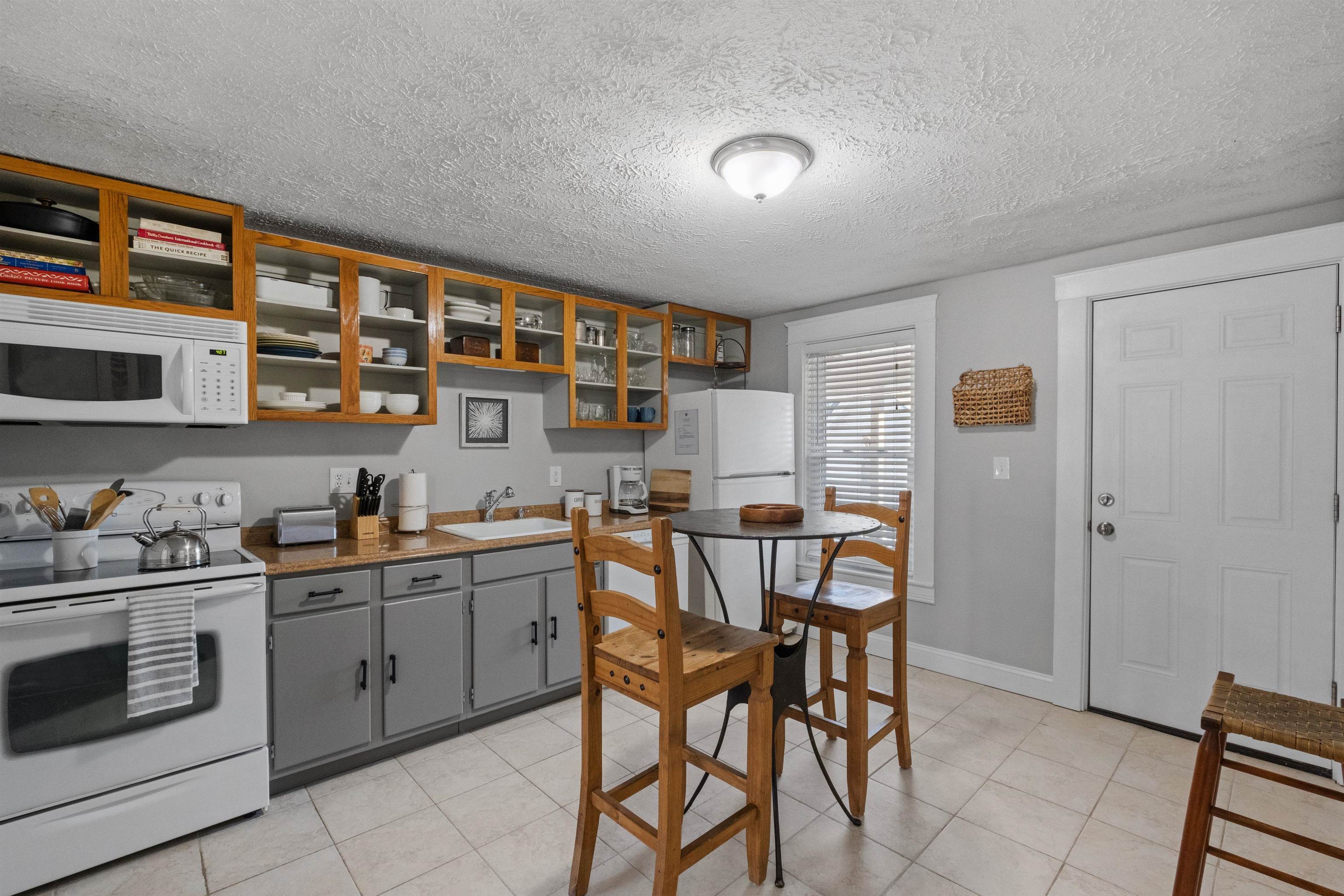 65 South Elm Street, Unit 4 Manchester, NH 03103 - Photo 3 of 22