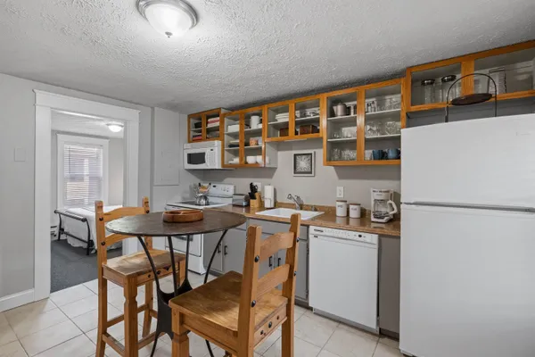 $2,100 | 65 South Elm Street, Unit 4, Manchester, NH 03103