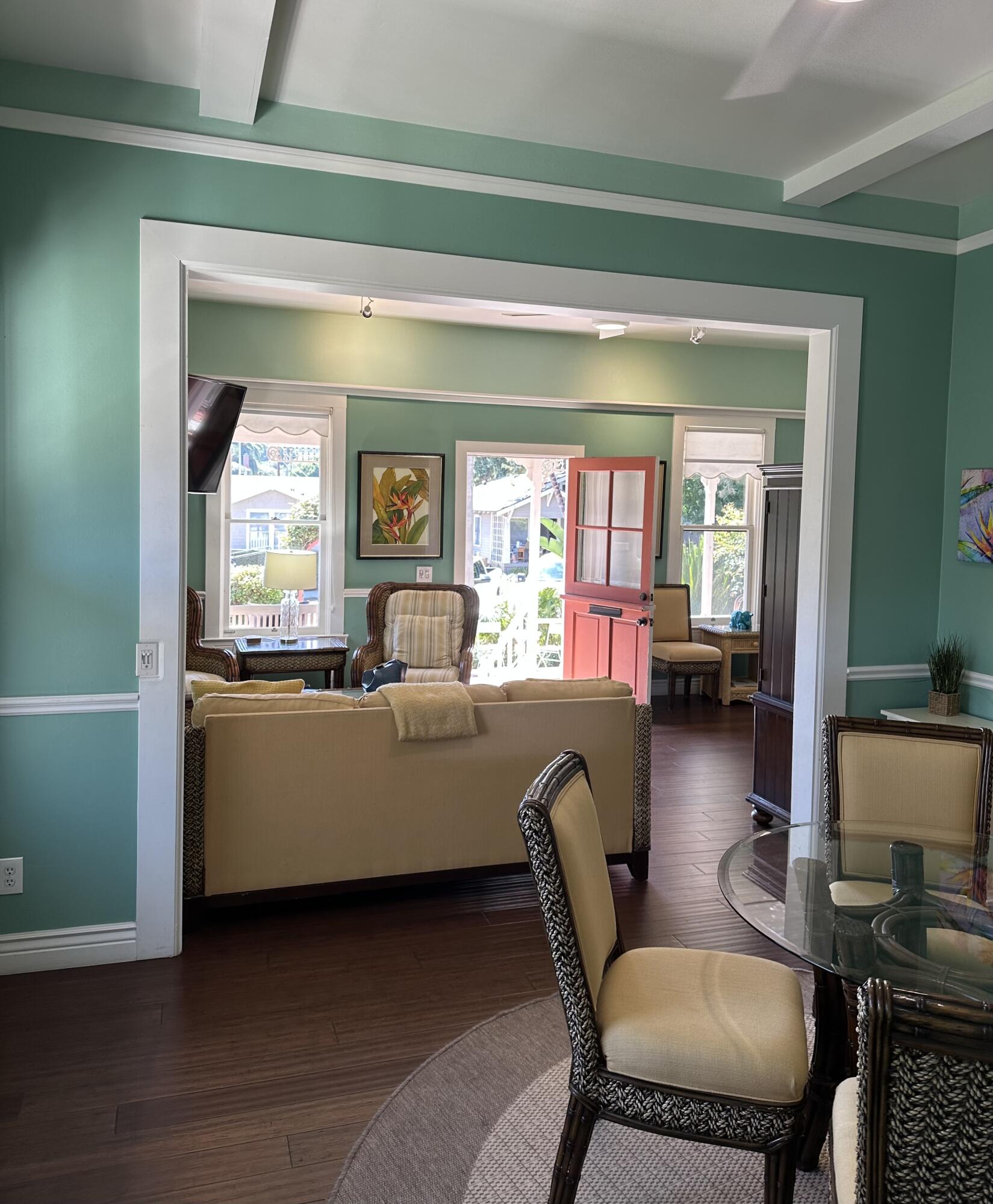 502 Brinkerhoff Avenue Santa Barbara, CA 93101 - Photo 17 of 34 a living room with furniture and a potted plant