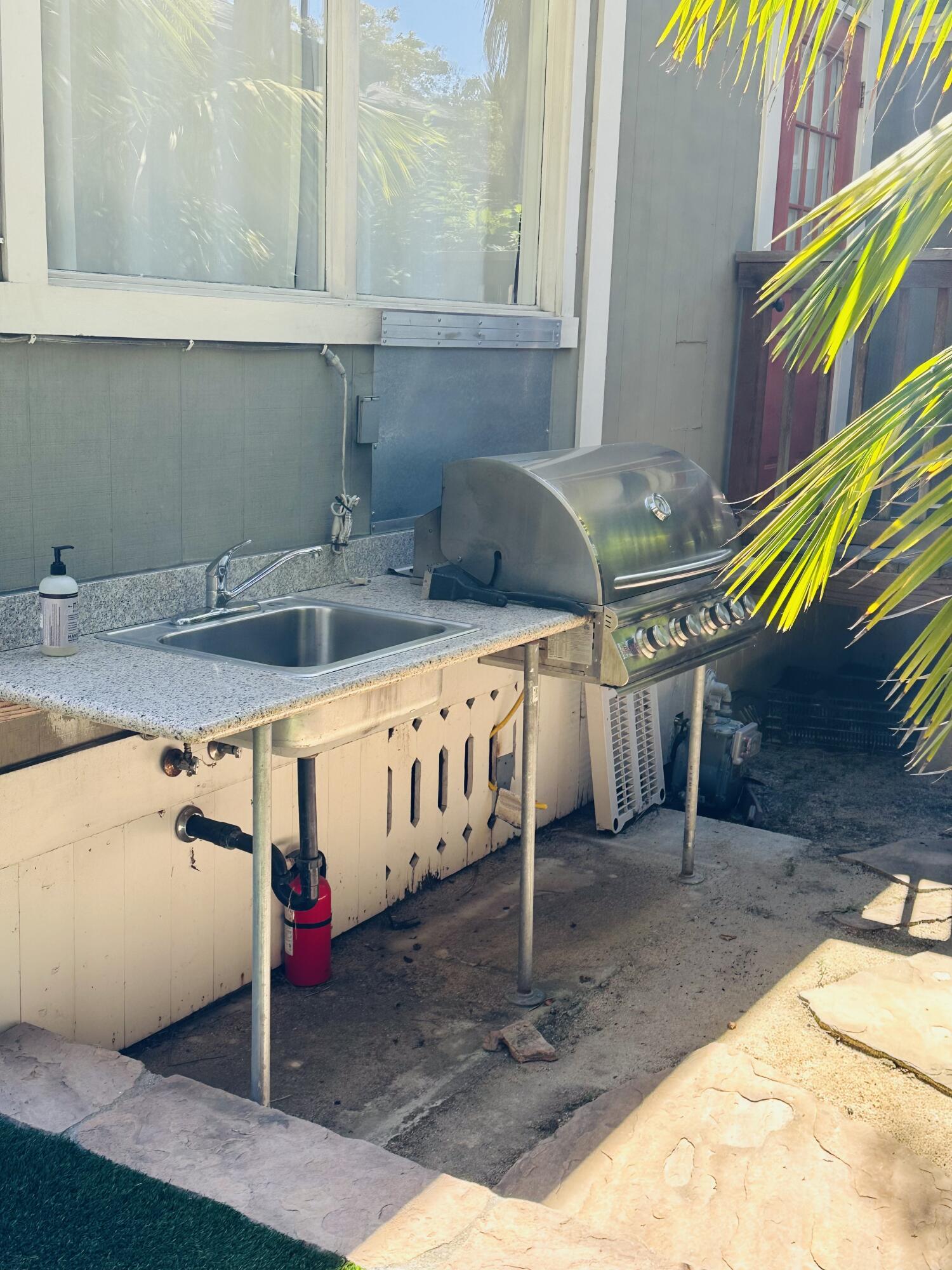 502 Brinkerhoff Avenue Santa Barbara, CA 93101 - Photo 31 of 34 a utility room with stainless steel appliances