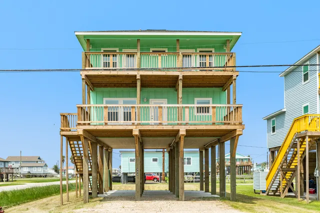 $474,900 | 344 Thunder Road, Surfside Beach, TX 77541