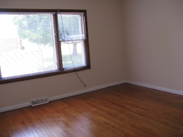 7923 82nd Street Bridgeview, IL 60455 - Photo 3 of 18