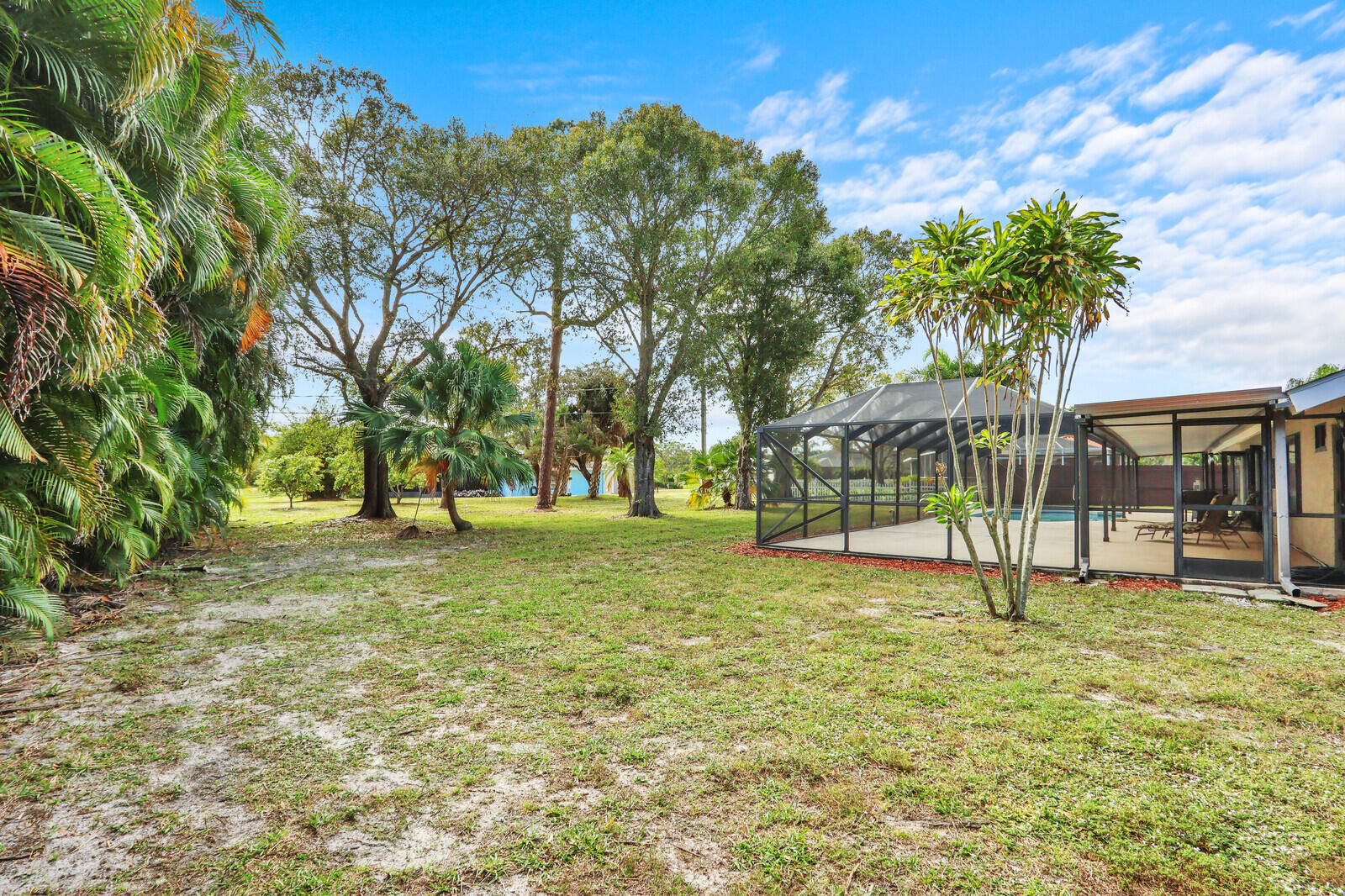 3060 Southeast Darien Road Port St. Lucie, FL 34952 - Photo 54 of 56 a view of outdoor space with a garden