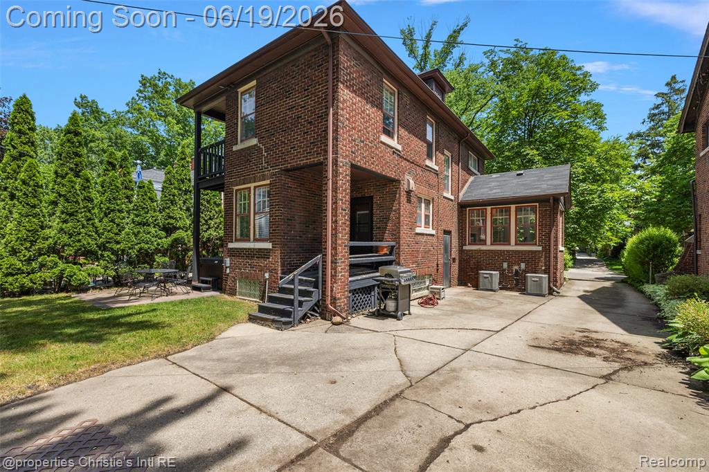 1251 Bishop Road Grosse Pointe, MI 48230 - Photo 46 of 50