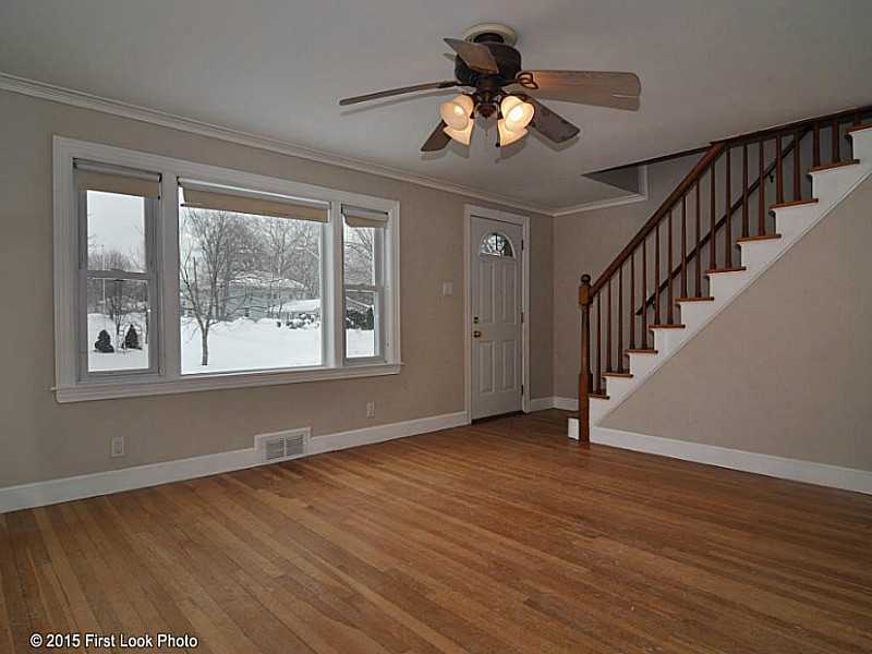339 Lucille Street Woonsocket, RI 02895 - Photo 7 of 23 Living Room.