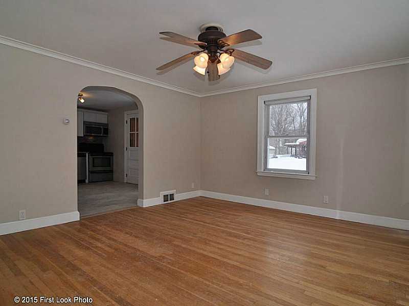 339 Lucille Street Woonsocket, RI 02895 - Photo 10 of 23 Living Room.