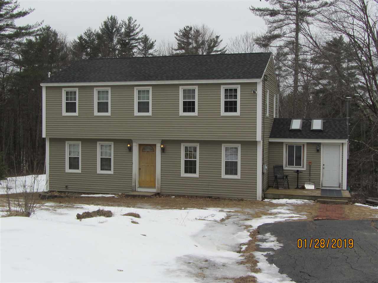 5 Huckleberry Road Raymond, NH 03077 - Photo 1 of 22 Gallery Image 1
