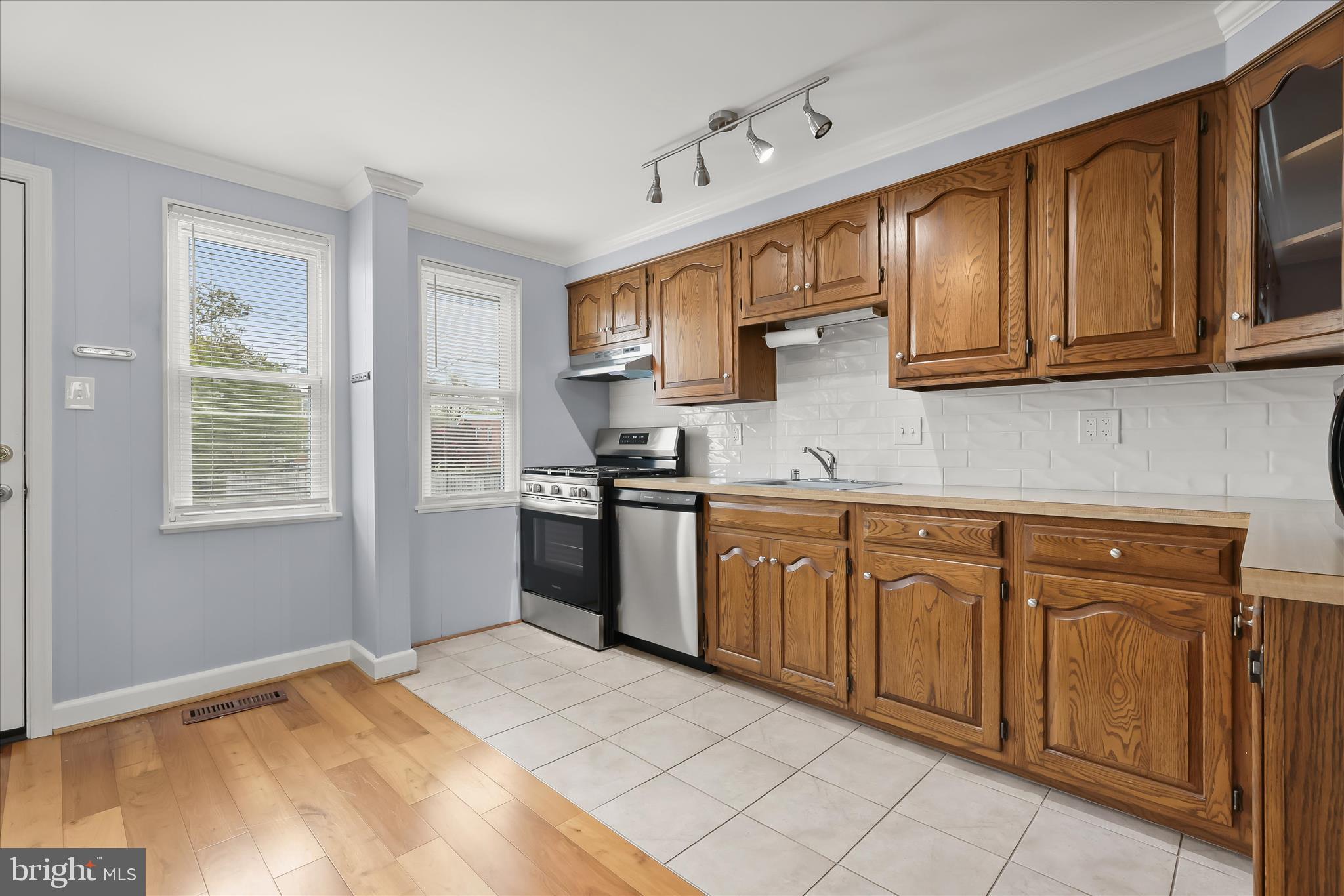 3645 Clarenell Road Baltimore, MD 21229 - Photo 15 of 43 Eat In Kitchen
