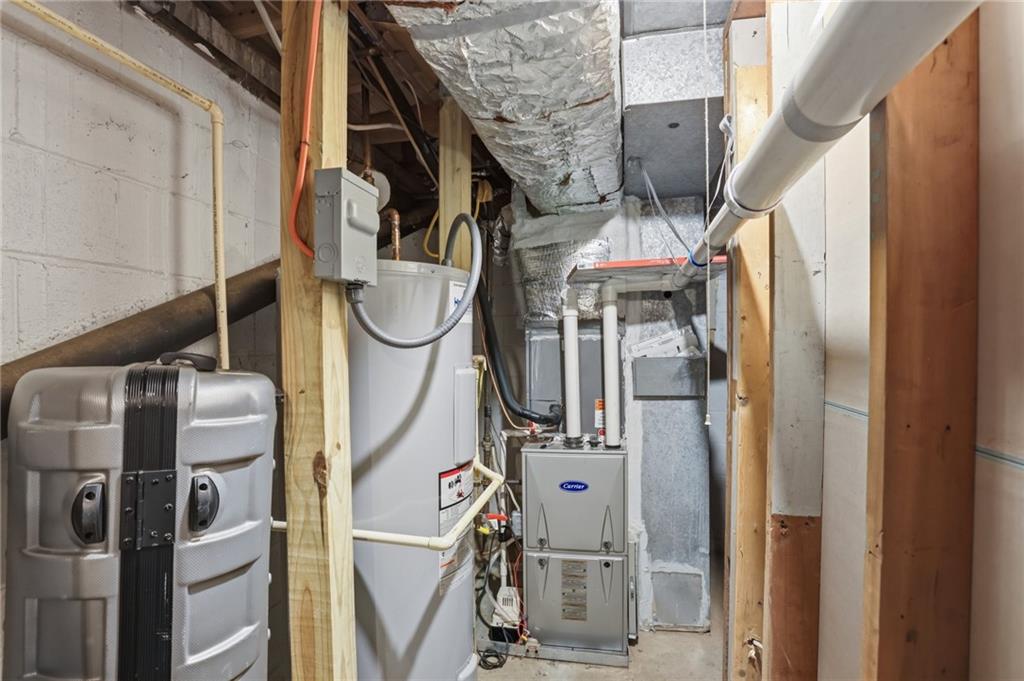 555 Allgood Road Northeast Marietta, GA 30060 - Photo 23 of 32 a room with musical instruments