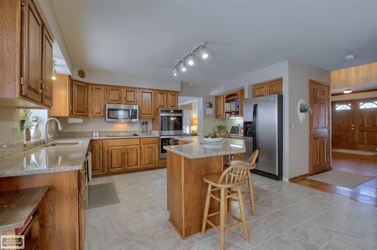 54285 Ridgeview Drive Utica, MI 48316 - Photo 12 of 42 large island kitchen