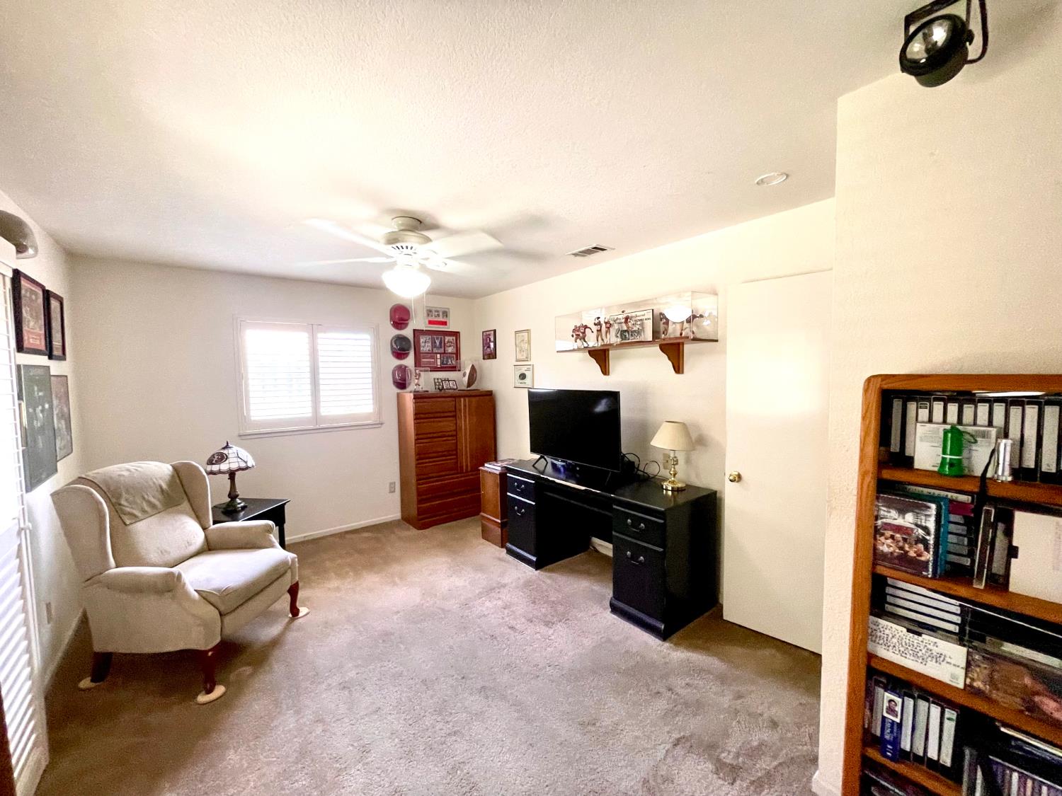 2052 Del Rio Drive Stockton, CA 95204 - Photo 14 of 28