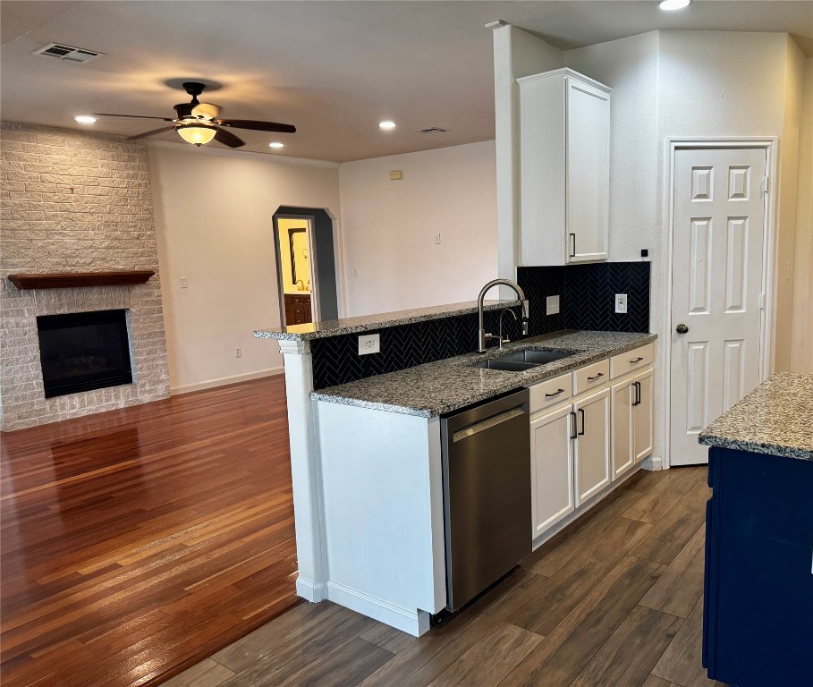 104 Silk Tree Lane Round Rock, TX 78664 - Photo 29 of 29 a kitchen with granite countertop a stove and a wooden floor