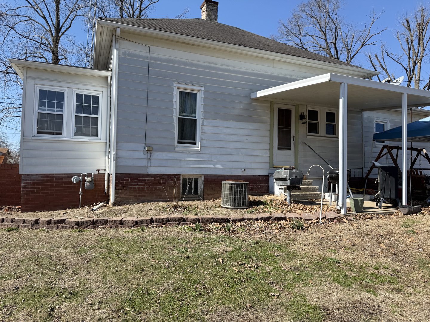 2000 1st Street Eldorado, IL 62930 - Photo 19 of 19 a front view of house with street