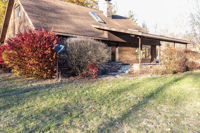 $499,000 | 3733 South Brenlor Drive, Hesperia, MI 49421