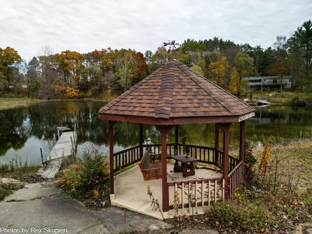 $499,000 | 3733 South Brenlor Drive, Hesperia, MI 49421