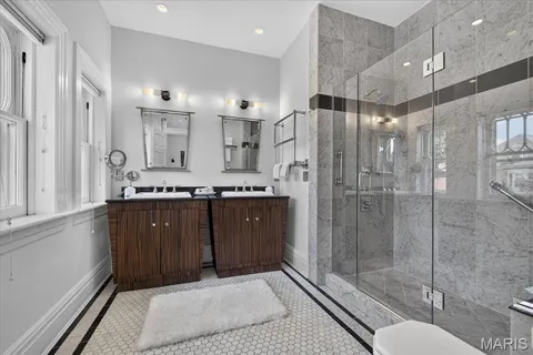 $1,075,000 | 5095 Westminster Place, St. Louis, MO 63108