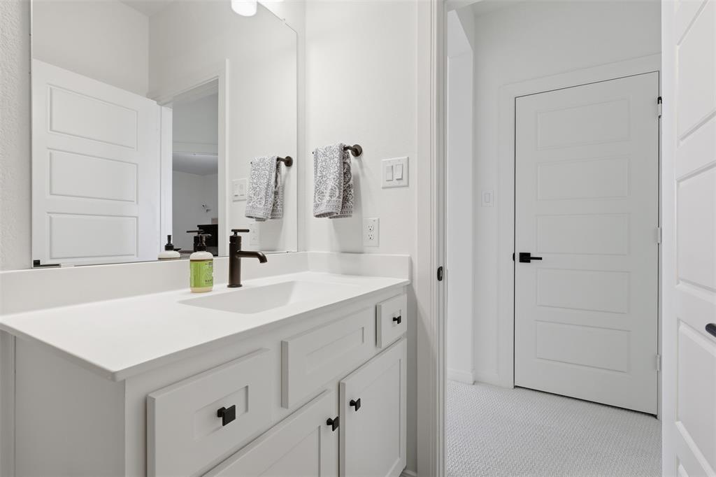 15413 Short Rdg Lane Fort Worth, TX 76008 - Photo 24 of 39 Bathroom