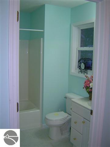 19239 Ridgeview Lane Lake Ann, MI 49650 - Photo 22 of 33 1742111-21.JPG