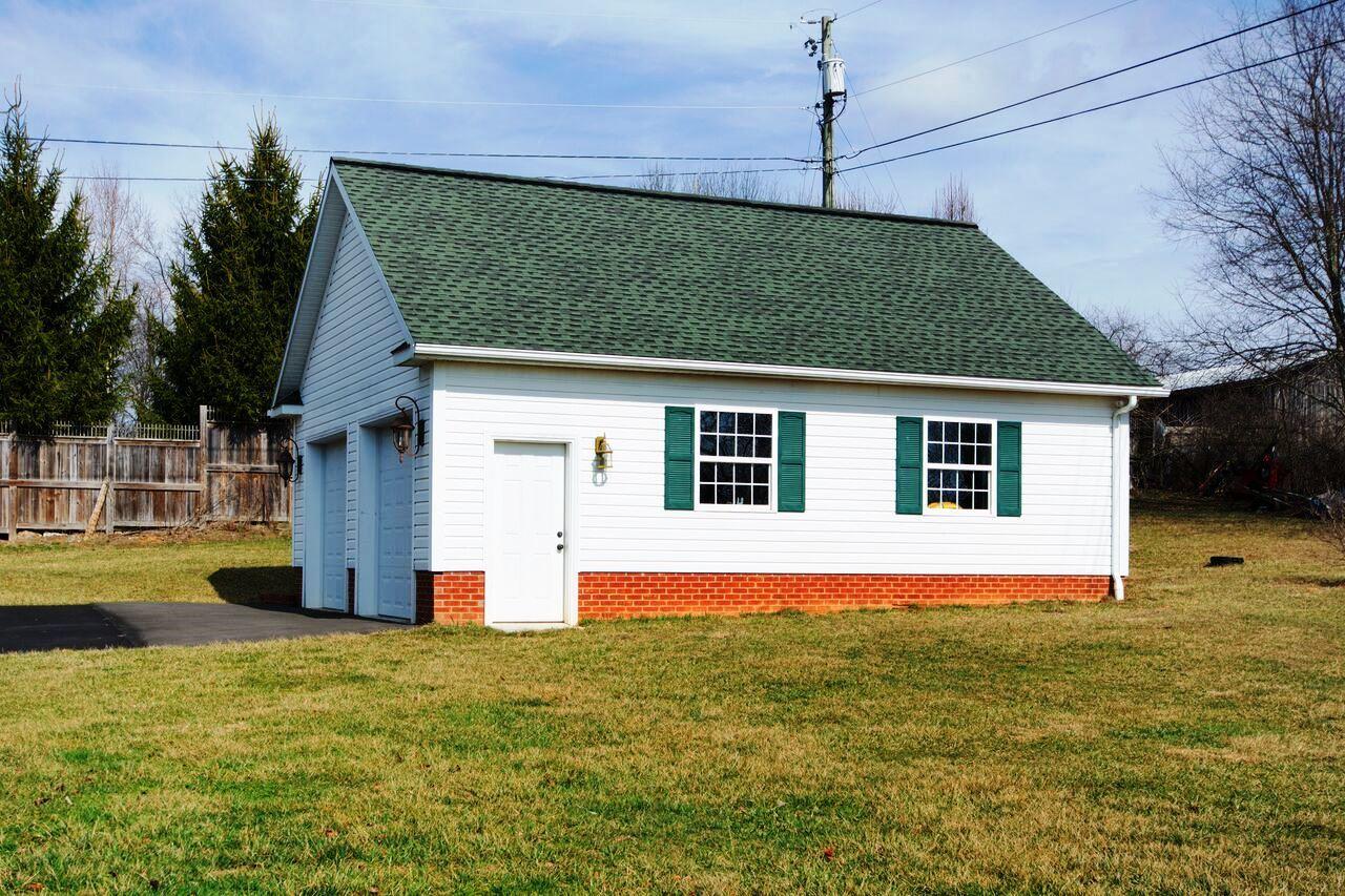 415 Max Meadows Road Lewisburg, WV 24901 - Photo 11 of 57 Gallery Image 11