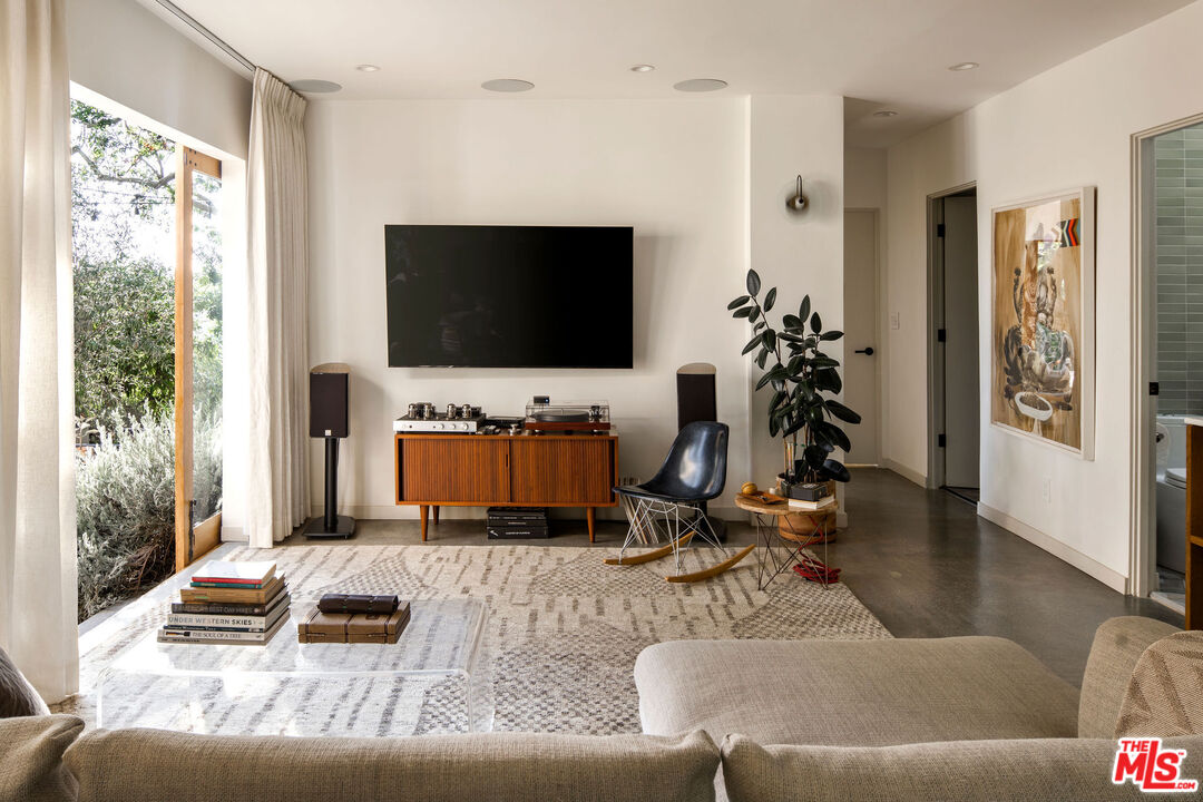1449 Elevado Street Los Angeles, CA 90026 - Photo 9 of 33 Gallery Image 9