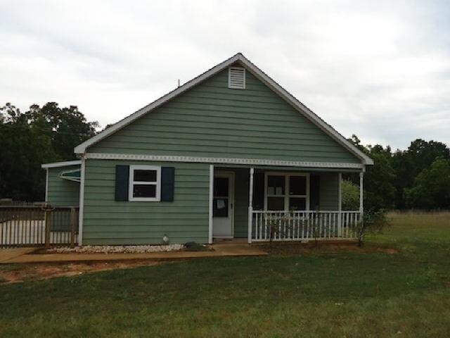 142 Chappell Mill Road Griffin, GA 30224 - Photo 1 of 1 a front view of a house with a garden