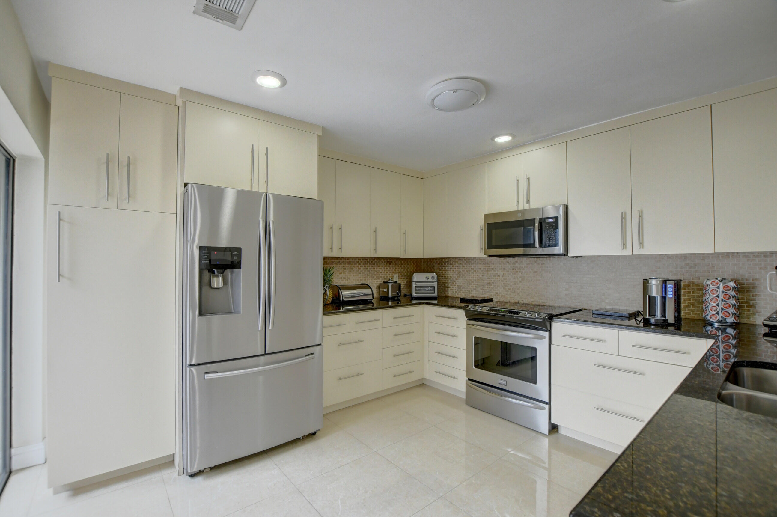 9103 Southwest 20th Street, Unit D Boca Raton, FL 33428 - Photo 14 of 53 29_ebf_2111_2_3_4_5