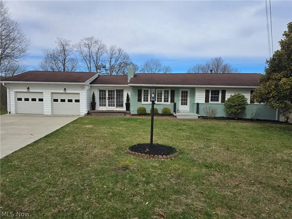 $274,900 | 52 Meadow Ln Circle, Parkersburg, WV 26101