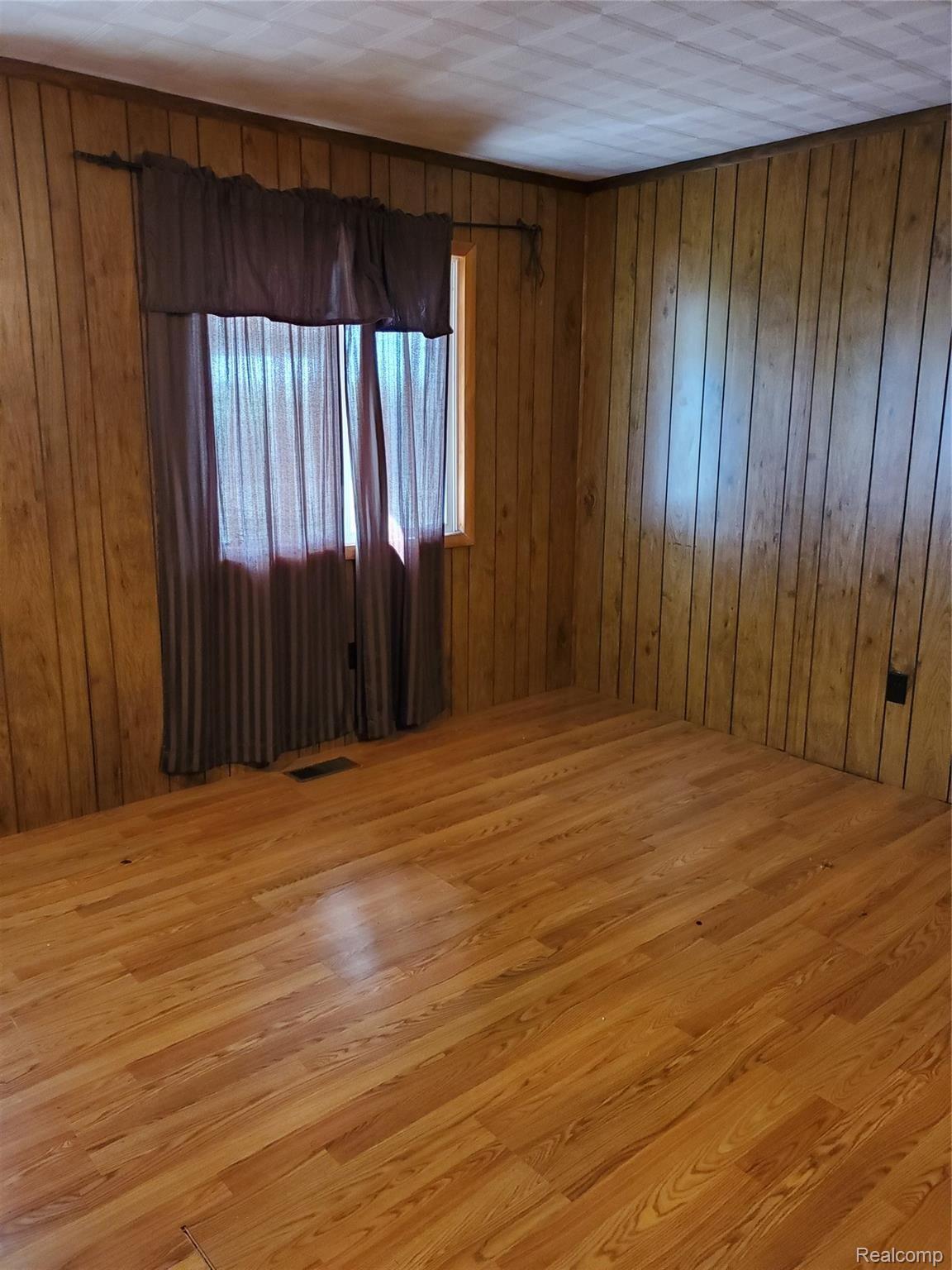 5123 North Vassar Road Akron, MI 48701 - Photo 16 of 37 20190905_163151.jpg