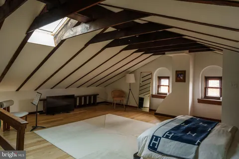 a view of entryway with a rug