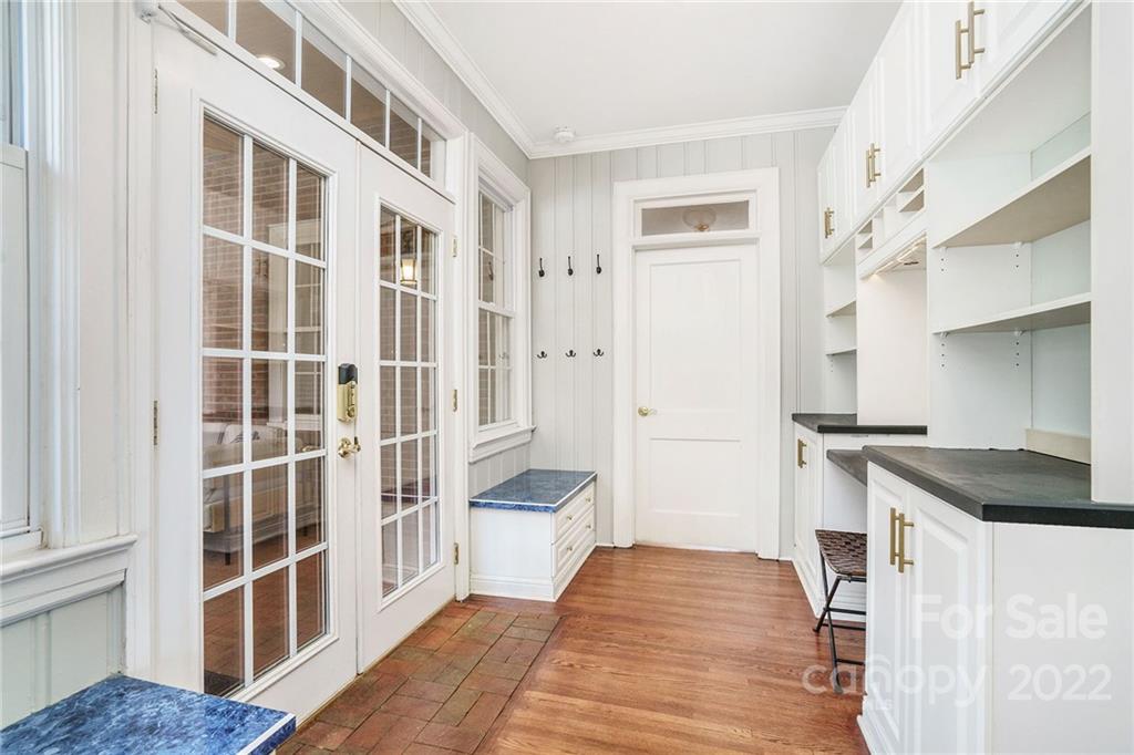 1520 Paddock Circle Charlotte, NC 28209 - Photo 18 of 39 a view of a kitchen with windows