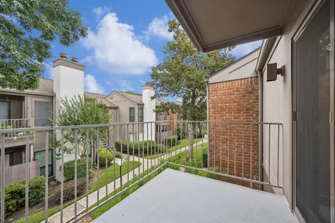 $238,000 | 1201 Bering Drive, Unit 36, Houston, TX 77057